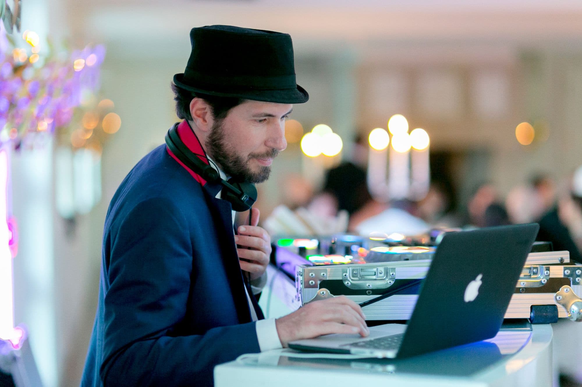 Galeriebild für Event- & Hochzeits-DJ