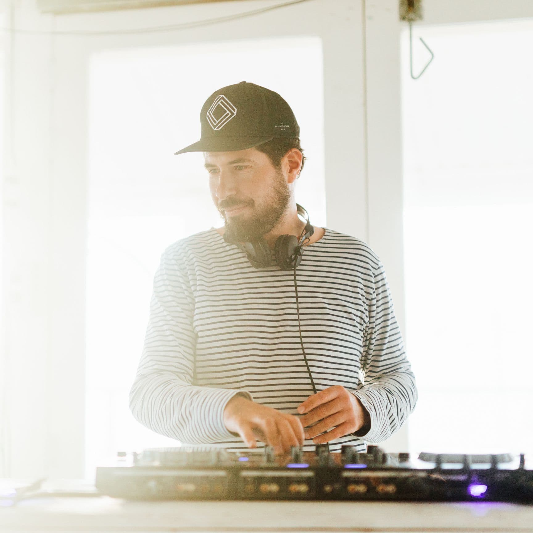 Galeriebild für Event- & Hochzeits-DJ