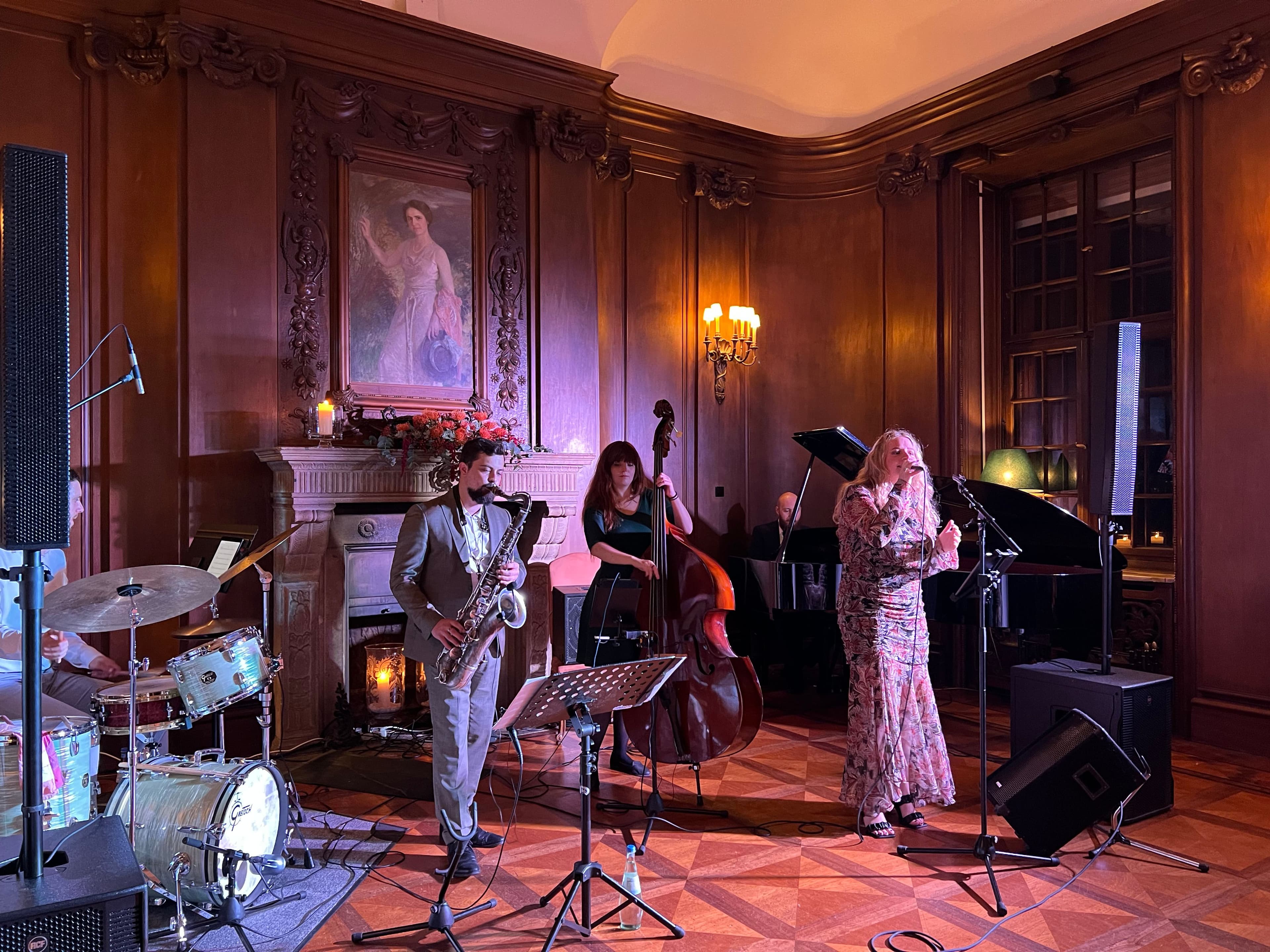 Galeriebild für JazzCafé - Premium /Pop meets Jazz&Swing