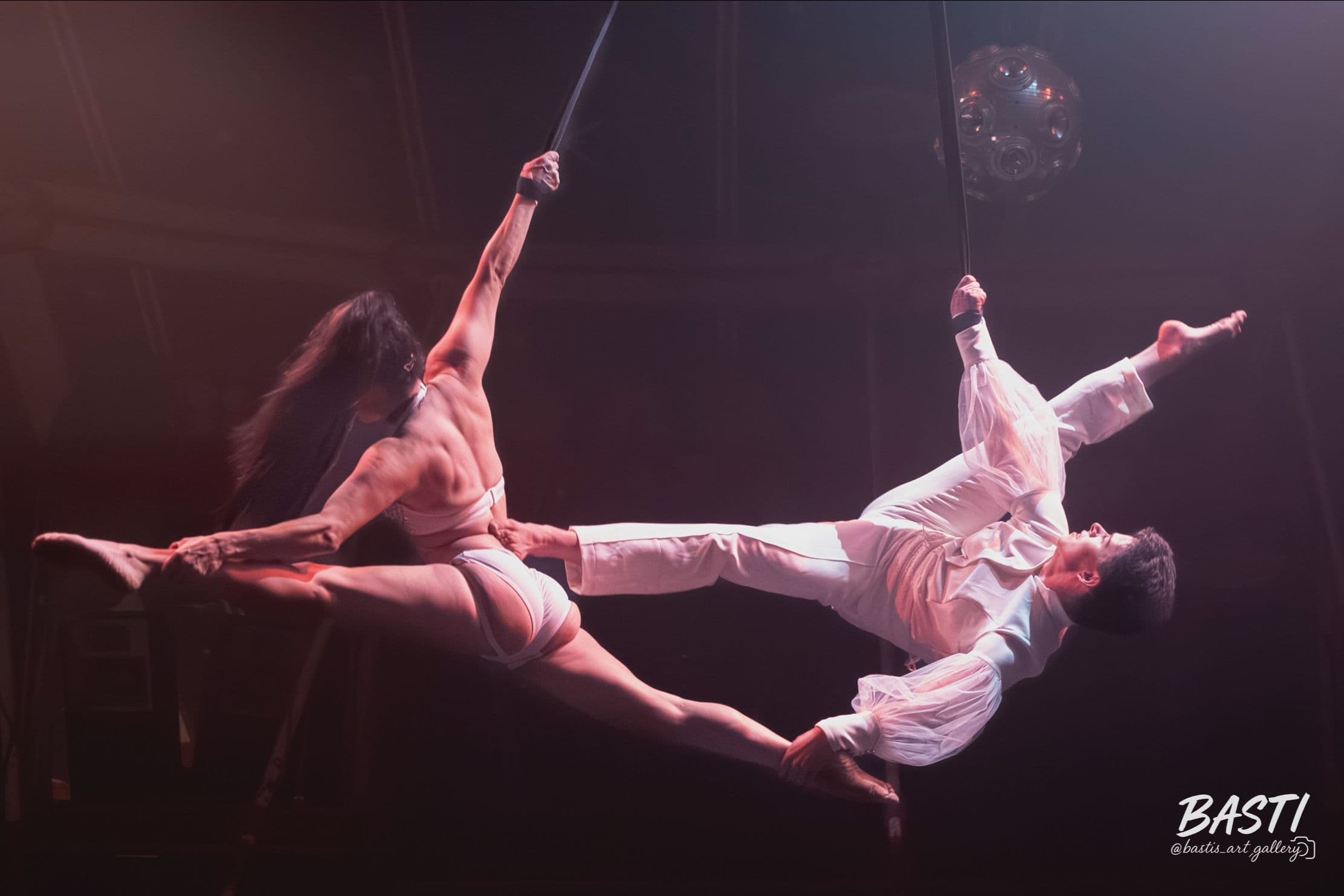 „Together“ Duo Strapaten Darbietung