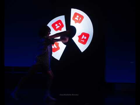 "Flicker" - LED Poi Performance Lisa Stampfl