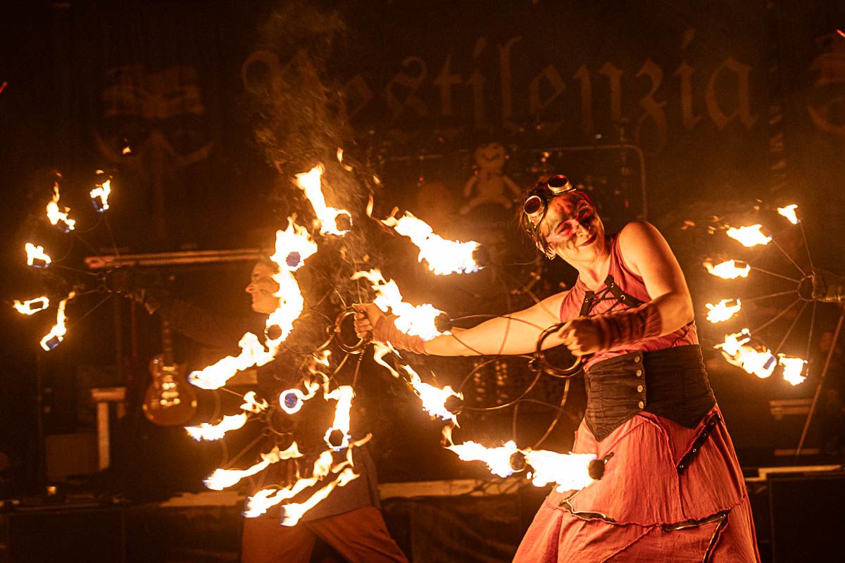 Feuershow – Tanz mit dem Feuer