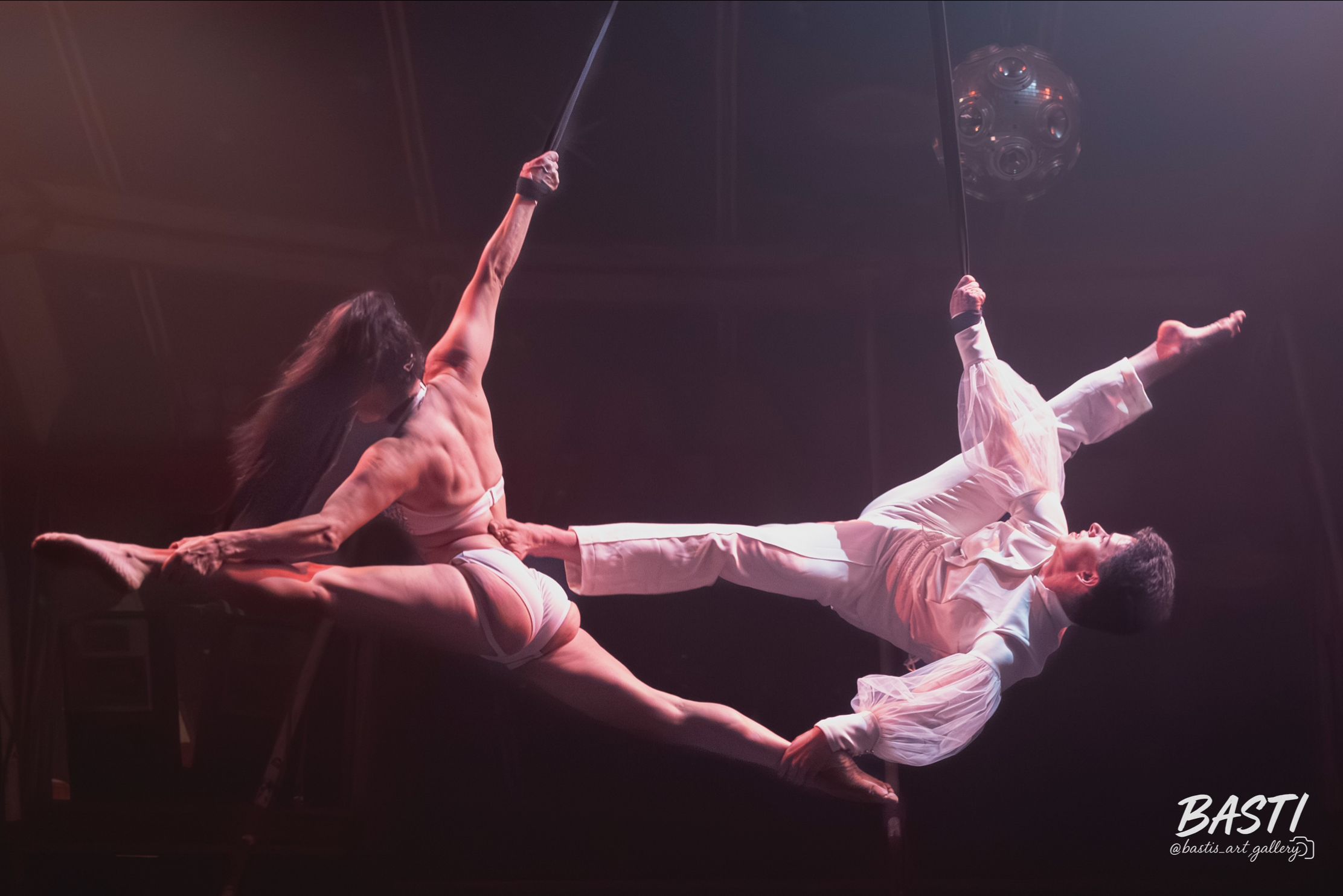 „Together“ Duo Strapaten Darbietung