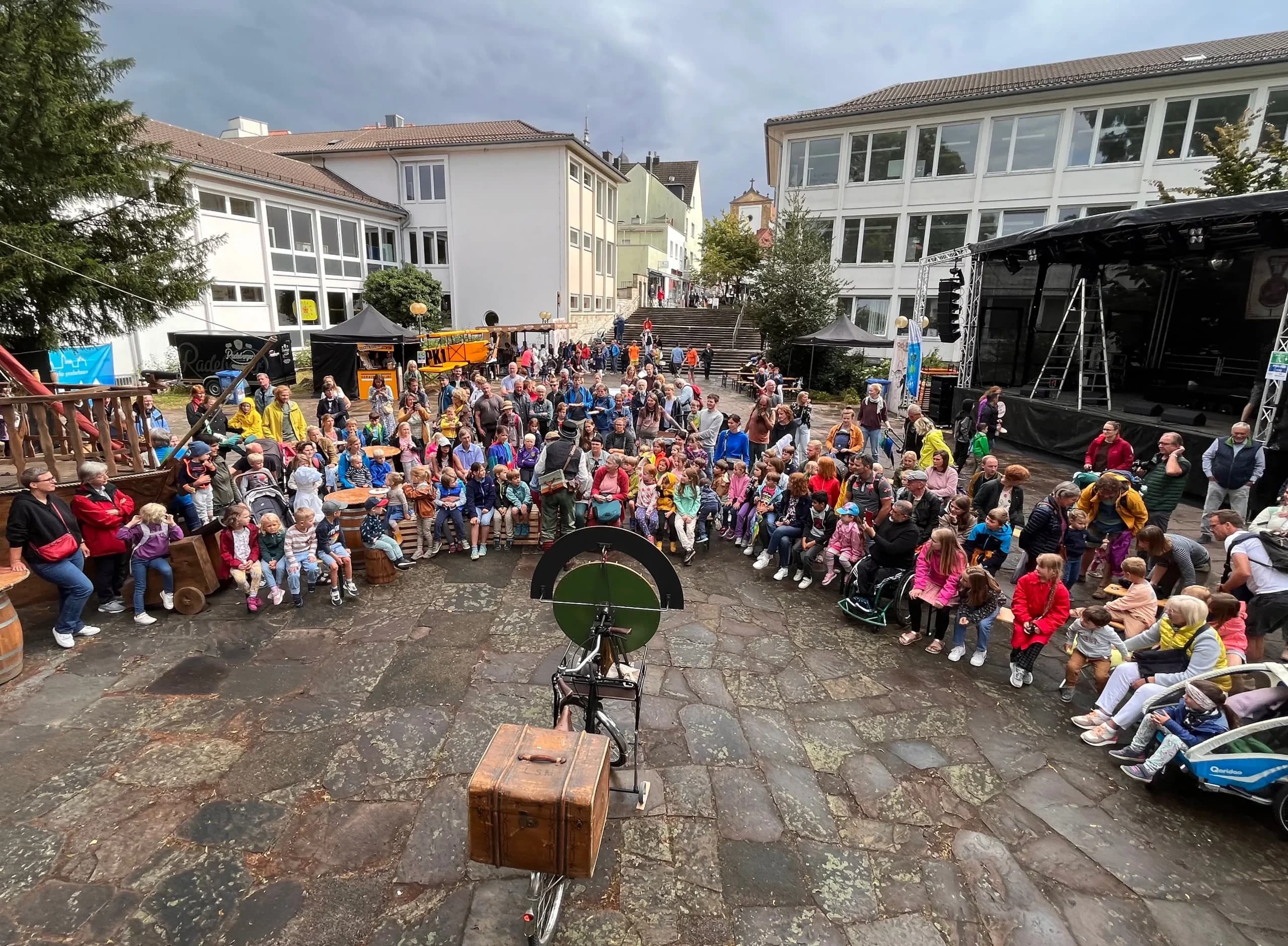 Mitmachprogramm für Stadtfeste & Familienevents: Die große Sauresani-Sause