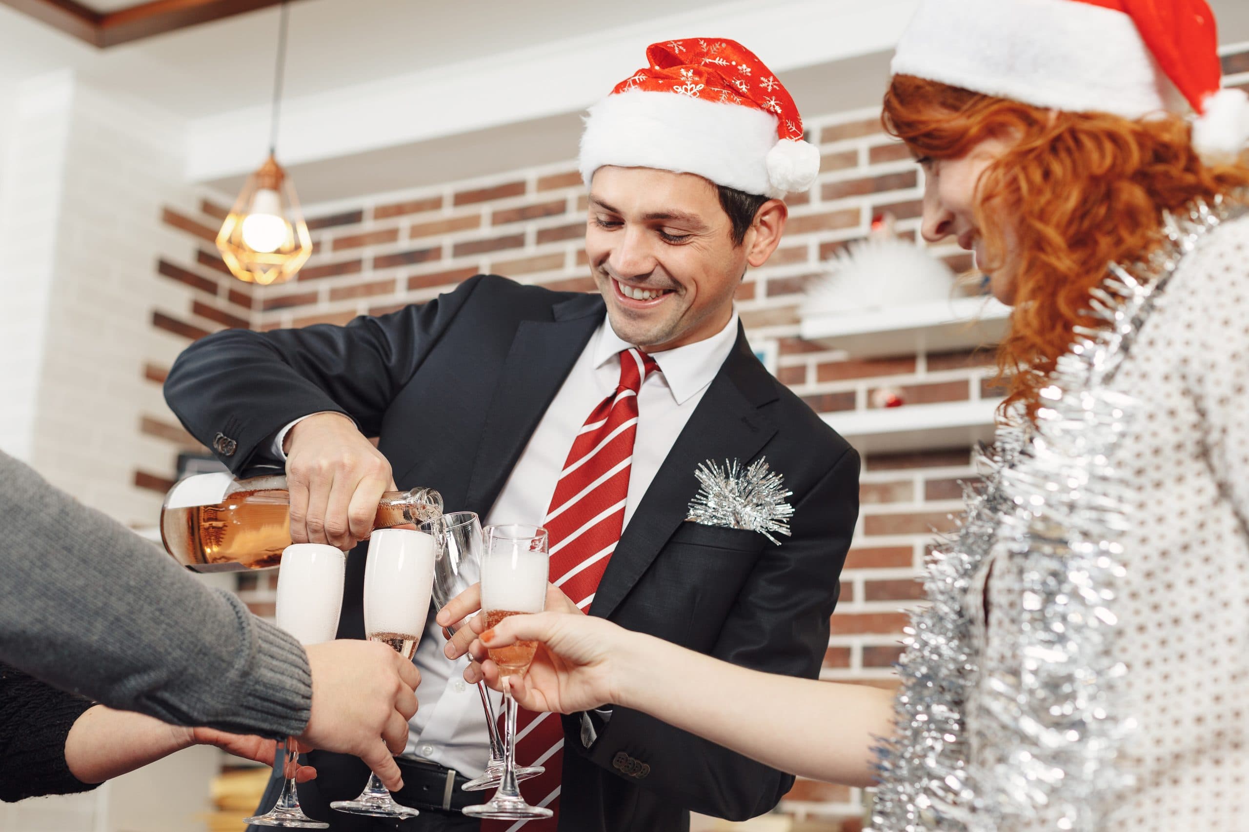 Künstler für Weihnachtsfeiern buchen – so wird euer Jahresabschluss magisch